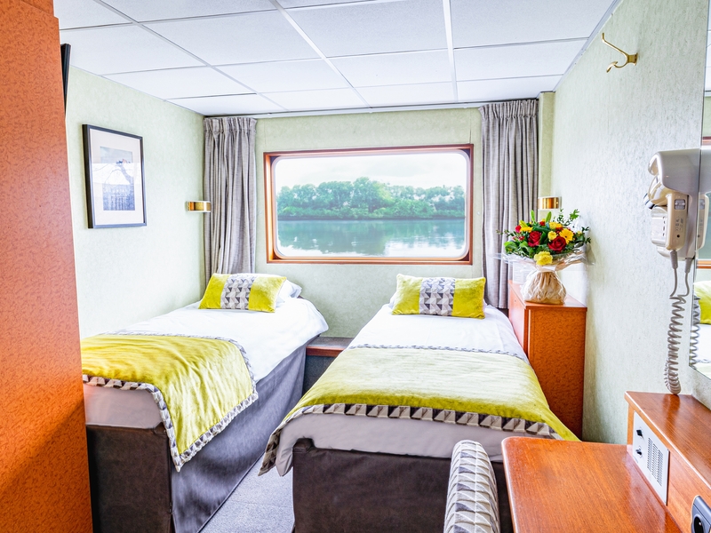 Main Deck 2 Adjustable Twin Beds - Cat. A